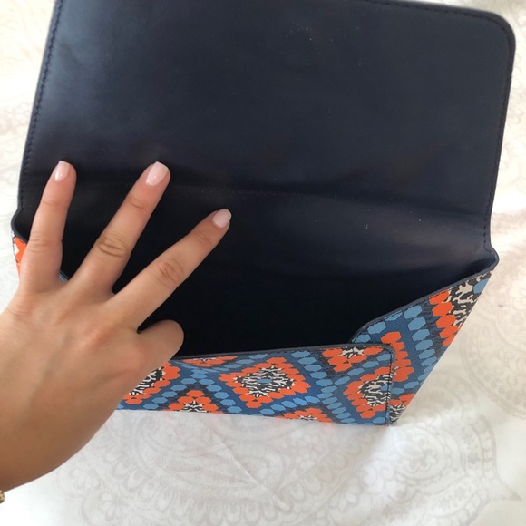 vera bradley clutch - Picture 3 of 3